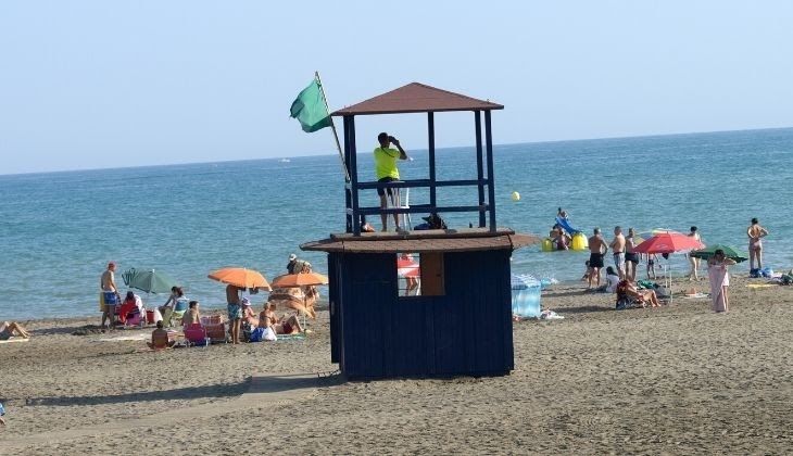 Savez vous ce que signifient les drapeaux de baignade